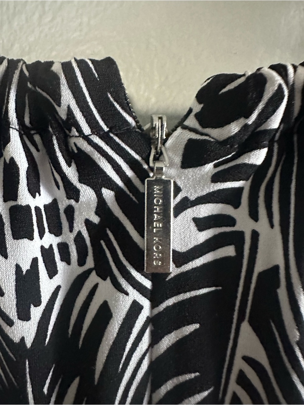 Michael Kors XL Halter Black and White Leaf-Print Sleeveless Dress - Picture 4 of 7